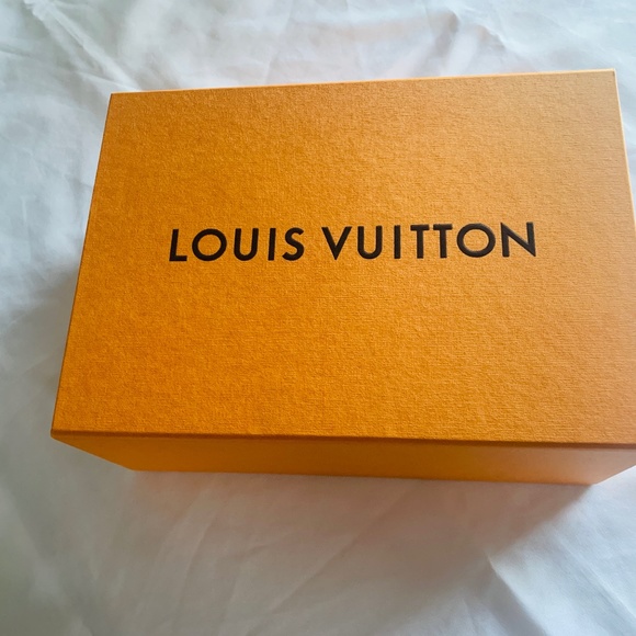 BRAND NEW Louis Vuitton Plain Toe Chain Leather Blue and White Loafer - Picture 13 of 13
